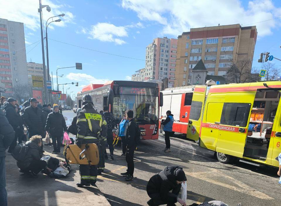 Уголовное дело возбуждено после наезда такси на остановку в Казани