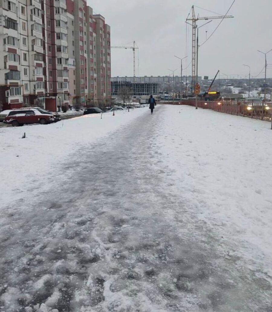 Жители Брянска жалуется на плохую уборку снега