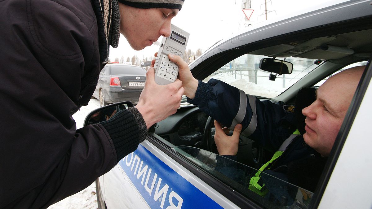 Когда разрешено садиться за руль после выпивки в 2025: таблица выветривания алкоголя