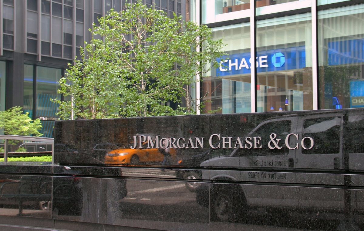 JPMorgan планирует приводить сотрудников в офис пять дней в неделю