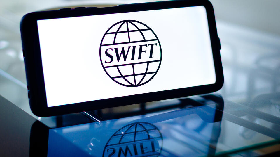 Глава РСПП на ВЭФ призвал создать механизмы для замены SWIFT