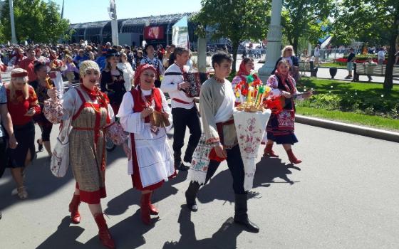 Брянский ансамбль поучаствовал в свадебном фестивале на ВДНХ