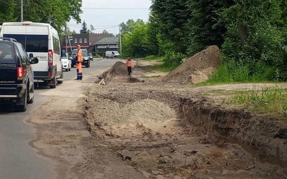 После визита главы района на улице Почтовой в Брянске возобновился ремонт