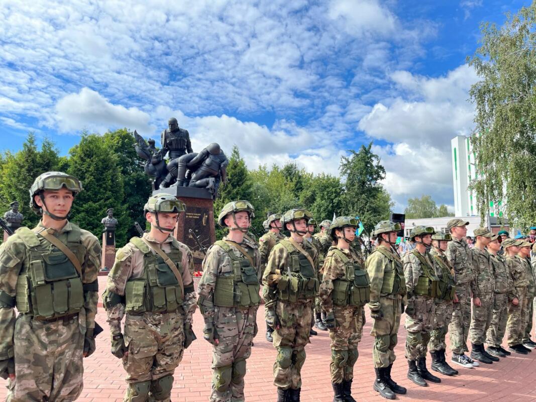 Воспитанников брянского клуба Патриот приняли в десантники