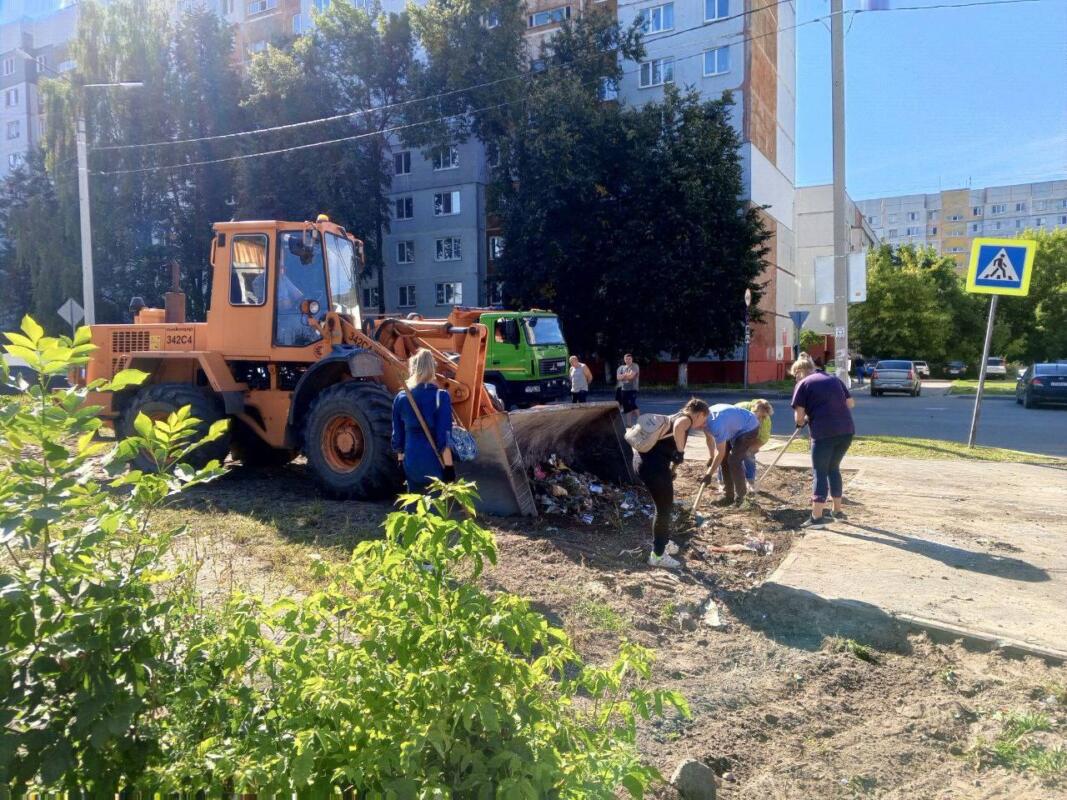 Почти три тысячи человек участвовали в субботнике в Брянске