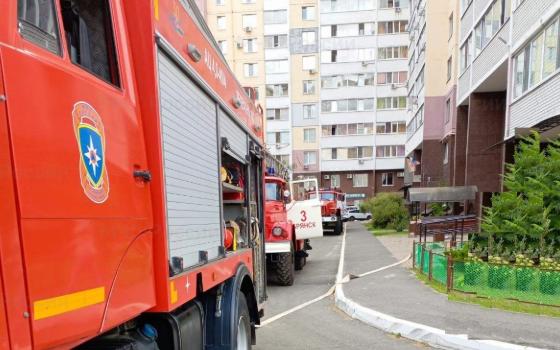 В брянской многоэтажке сгорел балкон