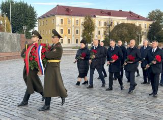 Брянская делегация почтила память погибших воинов в Могилеве