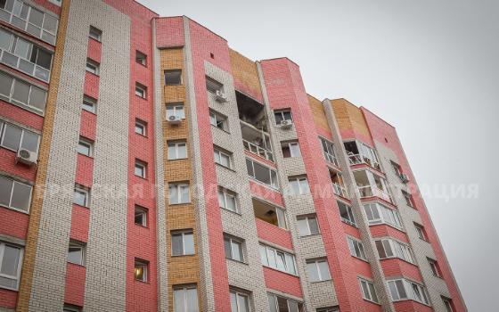 Десять жильцов из повреждённой многоэтажки в Брянске переселили в гостиницу