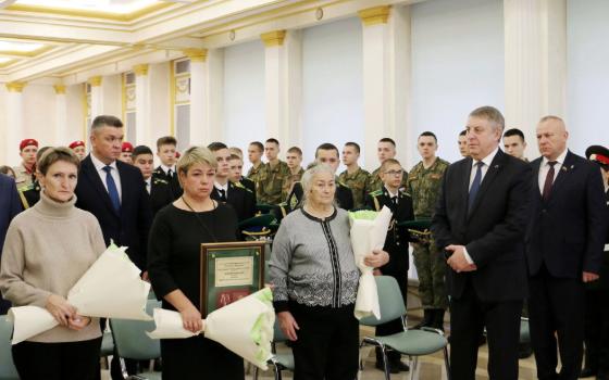 Семье погибшего пограничника брянский губернатор передал орден Мужества