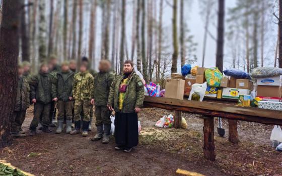 Настоятель брянского храма привез посылки подразделениям Север