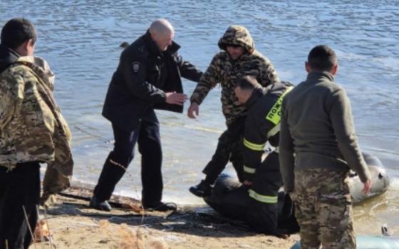 Брянские полицейские спасли провалившегося под лёд рыбака