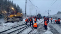 РЖД в тяжелейших условиях полярной ночи восстанавливают поврежденные пути в Мурманской области