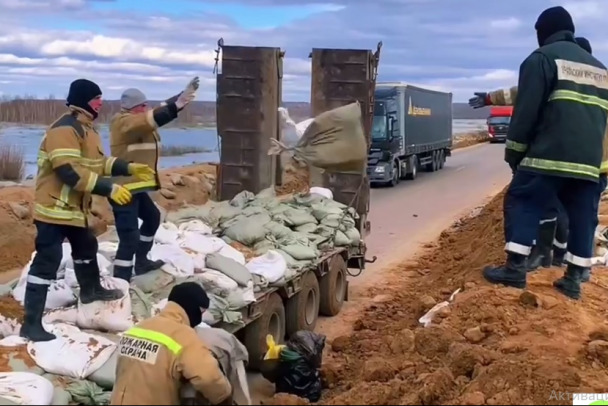 Число подтопленных домов в России снизилось на 1,5 тысячи. Но последствия паводка сохраняются