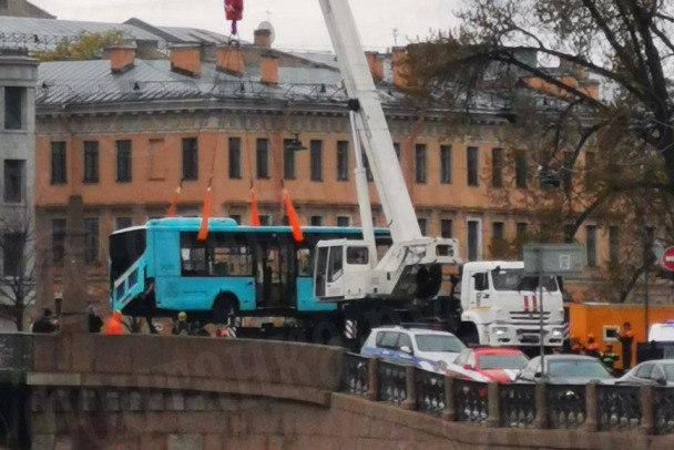 Стало известно, кто оплатит похороны погибших при падении автобуса в Мойку