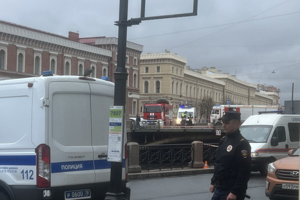 Количество погибших при падении автобуса в Мойку выросло - предварительно, до шести человек