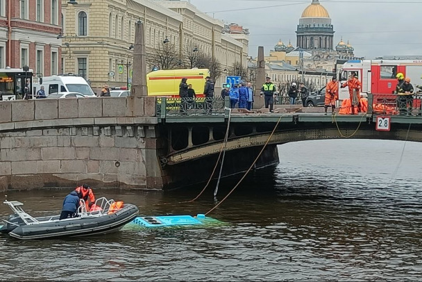 Из больницы выписали единственного пассажира, выжившего при падении автобуса в Мойку