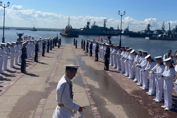 Рака адмирала. Месяц ФСО проверяла, кто принесет в Кронштадт святые мощи