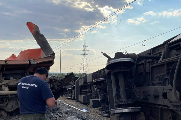 В поезде, столкнувшемся с КамАзом в Волгоградской области, ехали 956 человек