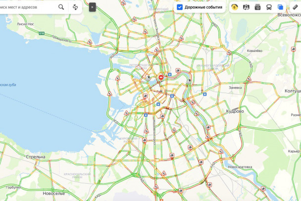 В центре Петербурга и на выездах растут пробки. На КАД уже быстро не проскочить