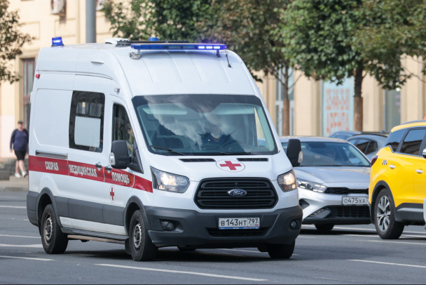 Трех детей забрали в больницу из лагеря под Тулой после химического опыта. Учитель остался без пальца