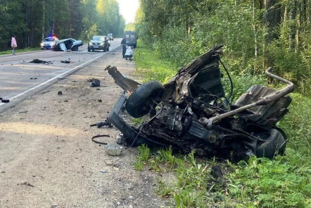 Отечественные легковушки разорвало в аварии у Рощино. Пострадали трое