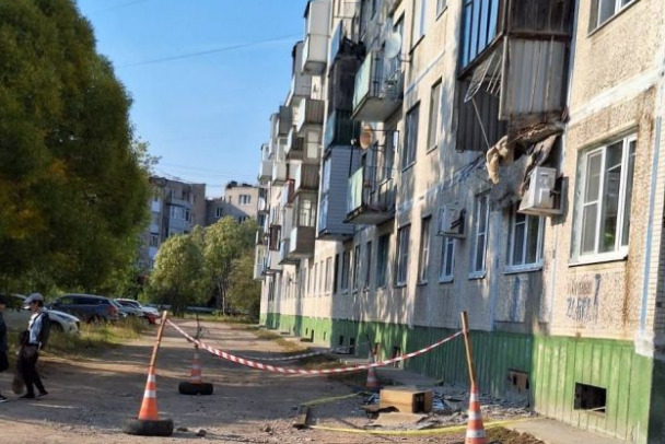 Пострадавшую при обрушении балкона в Светогорске прооперировали. Состояние стабильное