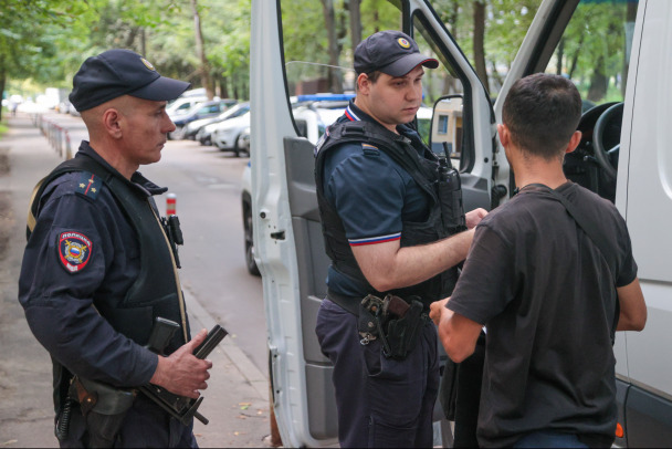 СК навестил нелегальных мигрантов в Маленькой Швейцарии в Токсово. Их могут отправить домой