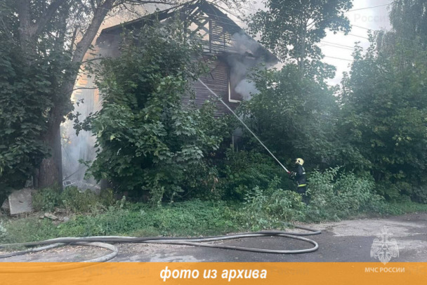 Поддавали пару, а вызвали огонь. Пожарные восемь раз выезжали на банные пожары в Ленобласти