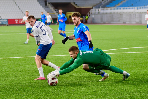 «Ленинградец» выстоял против лидера чемпионата