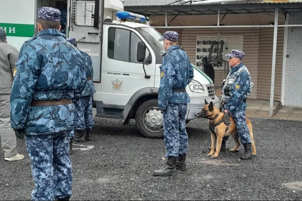 Бывшие оперативники ФСИН расскажут суду, как за взятку в 300 тысяч сделали проще быт в колонии Форносово