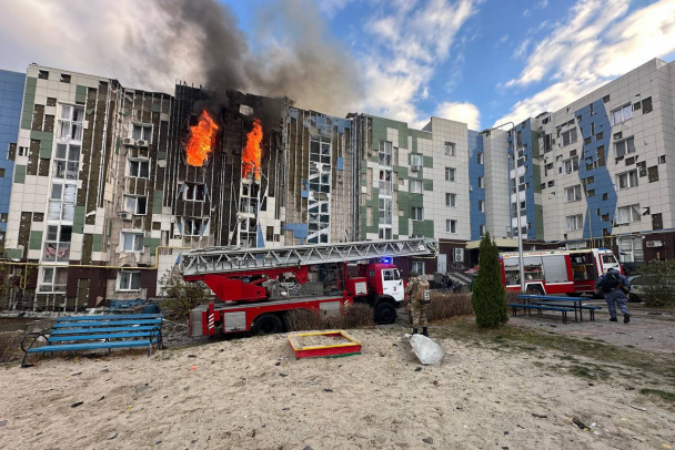 Дрон влетел в многоквартирный дом в Белгороде, пострадали двое