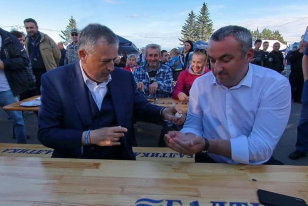 С Енакиево на Тихвин. Новый Брицун начнёт с бомбоубежищ