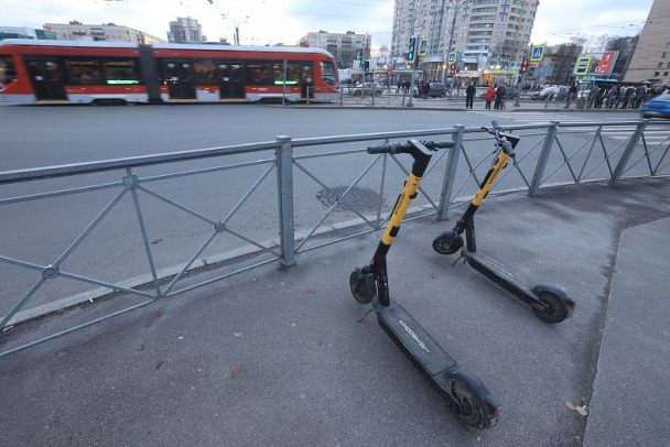 В Кудрово на самокатах до переломов столкнулись двое детей. Целее остался тот, кто был на электрическом