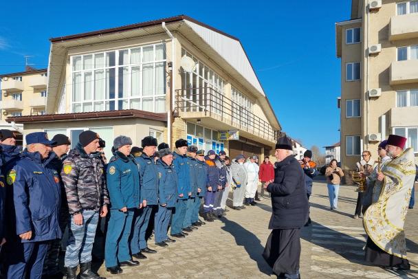 Молебны о божьей помощи в уборке мазута отслужили на Кубани