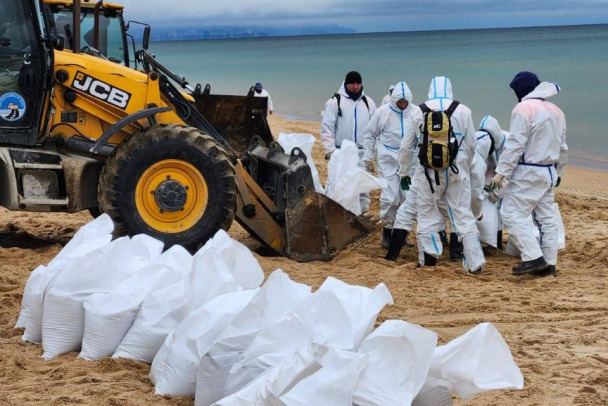 В Черном море собрали большую часть мазута из кормы танкера «Волгонефть-239»