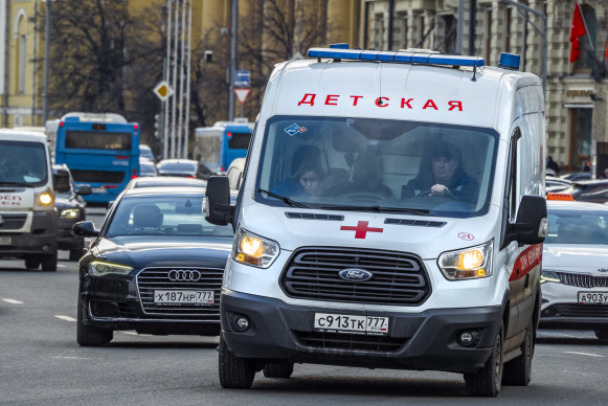 Годовалый ребенок из Всеволожска - в реанимации после падения телевизора