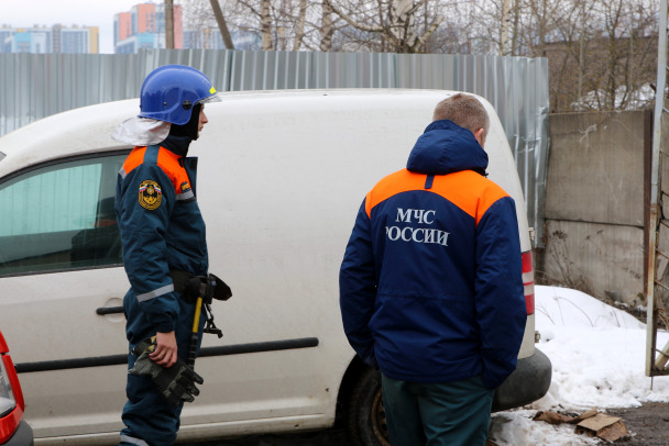 В Новосергиевке огонь уничтожил бытовки площадью 100 'квадратов'