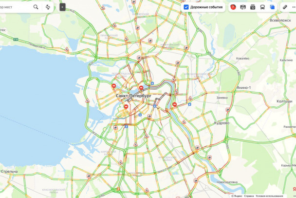 В Петербурге уже час пик. Дороги покраснели до 7 баллов