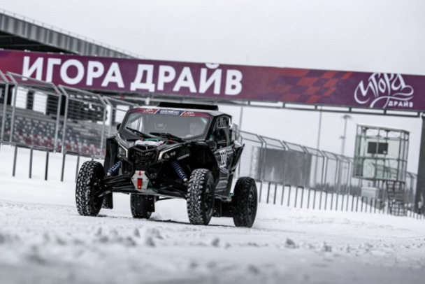 Под Приозерском готовятся к ралли-рейду по снегу и льду. Это в Петербурге сухо, а в лесу, говорят, по-другому