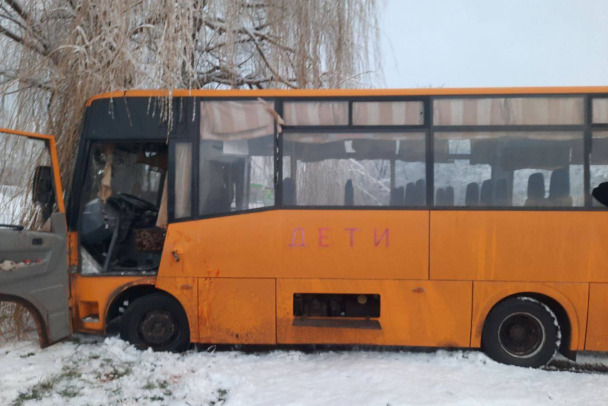 Беспилотник атаковал школьный автобус в Запорожской области: пять детей ранены