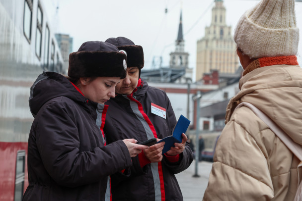 Правительство разрешило использовать биометрические данные для путешествий на поезде