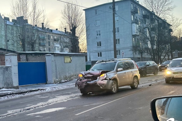 В аварии китайца и японца в Выборге травмированы дети