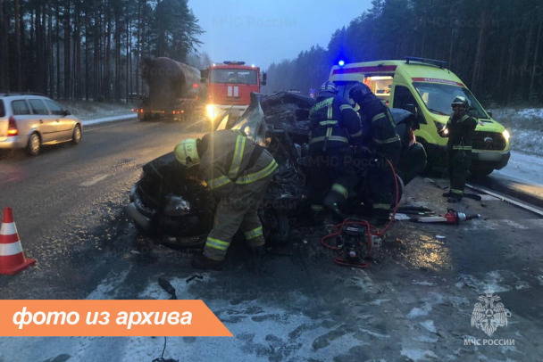 Под Бокситогорском Лада улетела в дерево. Водитель погиб