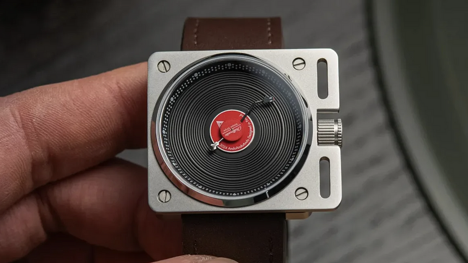 Вещь дня: часы Vinyl Record Automatic Watch с дизайном проигрывателя винила