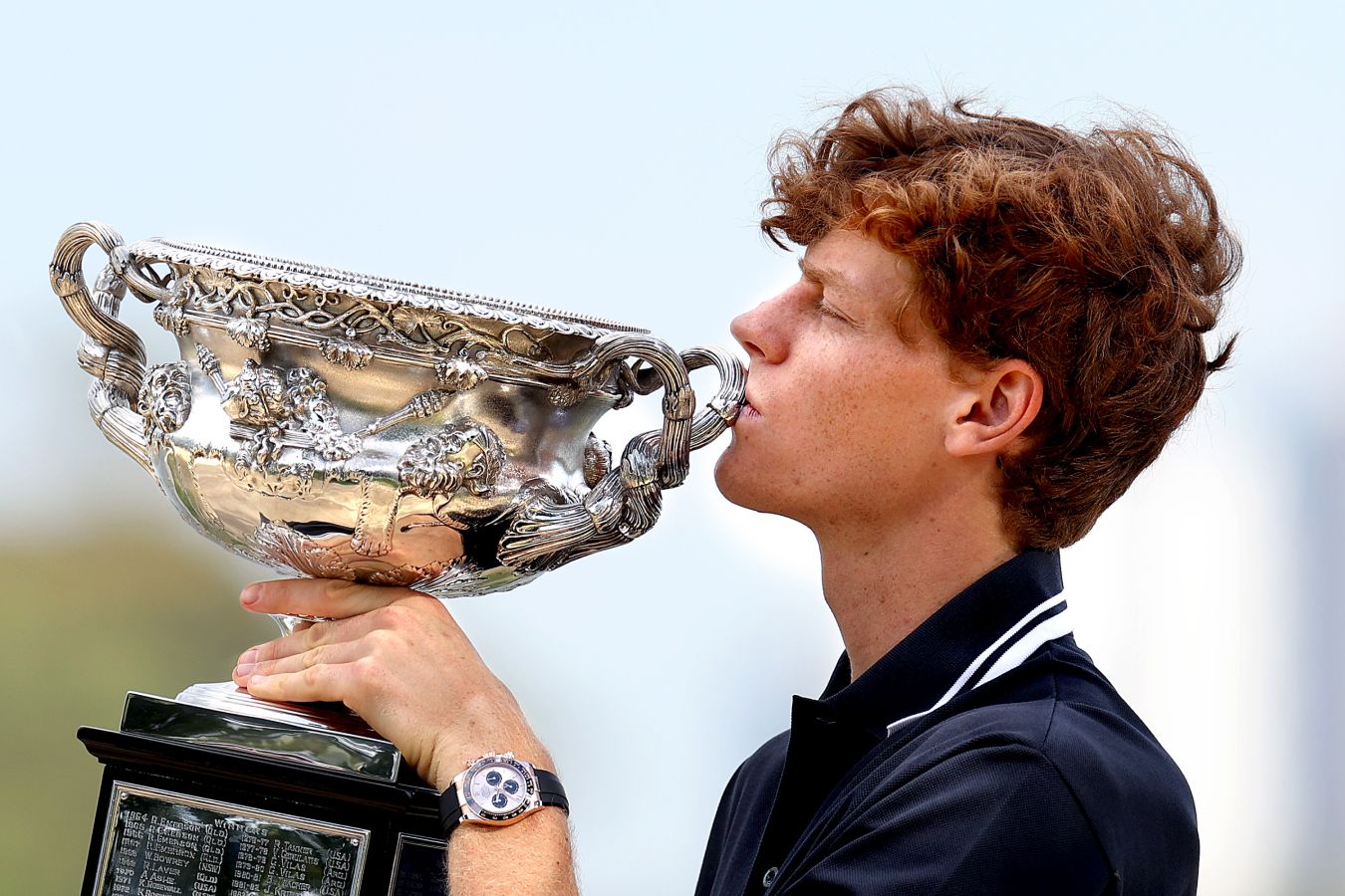 Янник Синнер провёл фотосессию с кубком чемпиона Australian Open