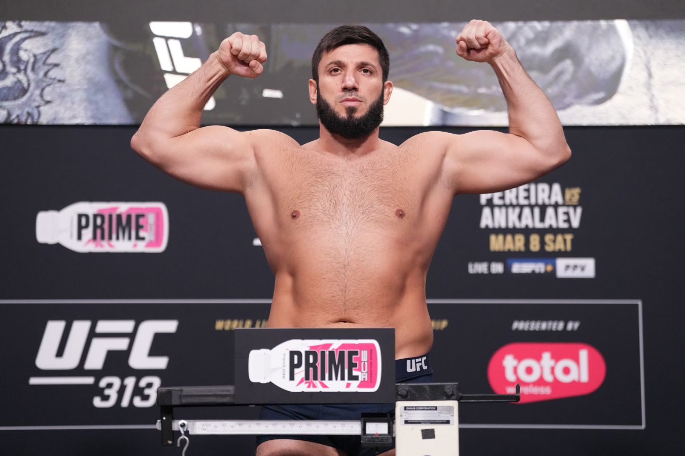 Куниев иронично отреагировал на отмену боя с Блэйдсом на турнире UFC 313