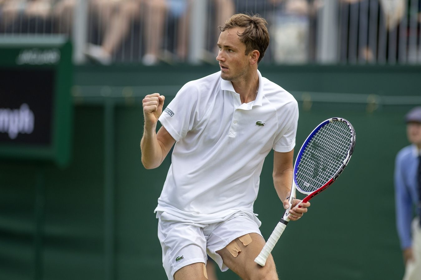 Касидит Самрей  Даниил Медведев: россиянин выиграл первый сет матча на Australian Open