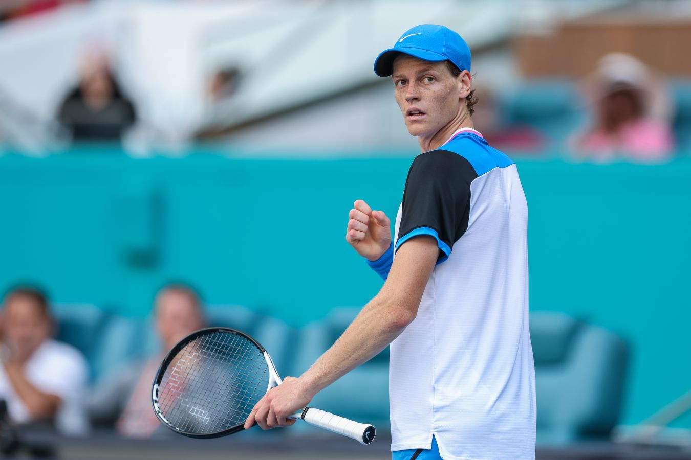 Янник Синнер  Александр Зверев: итальянец взял первый сет финала Australian Open  2025