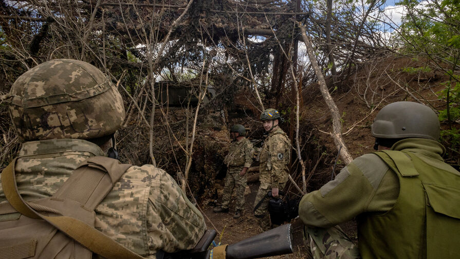 Боец ВСУ пожаловался на низкое качество укреплений в Днепропетровской области