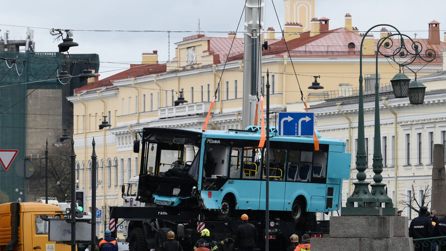 МЧС наградит дагестанцев за спасение людей из утонувшего автобуса